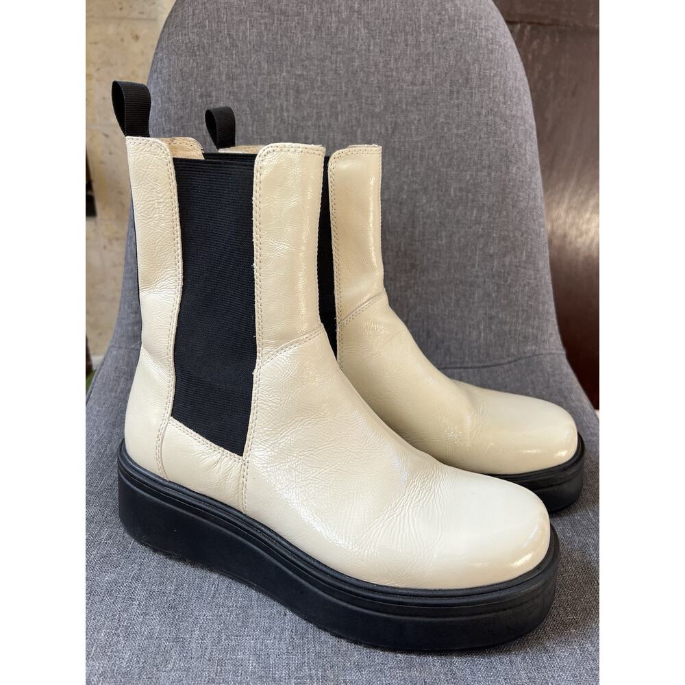 Vagabond size 40 US 10 Patent Leather Chelsea Platform Boots worn once excellent